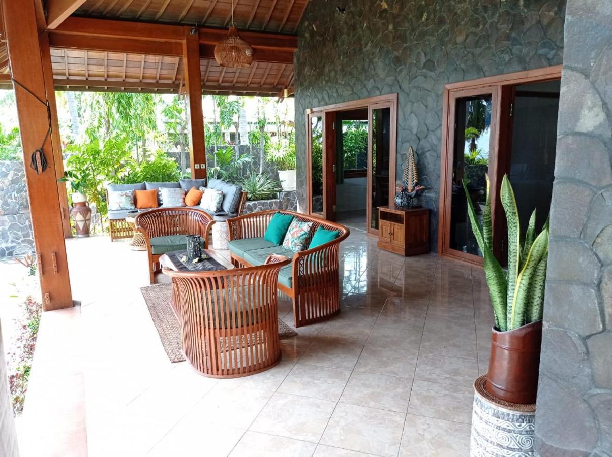 Absolute Beachfront, Paradise, 3br With Private Pool On 1200m2 Of Tropical Land Tulamben (Bali)