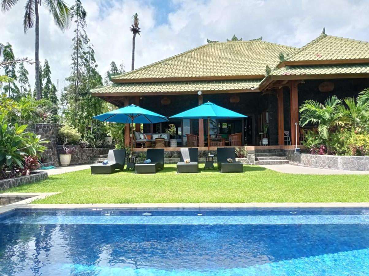 Absolute Beachfront, Paradise, 3br With Private Pool On 1200m2 Of Tropical Land * Tulamben (Bali)