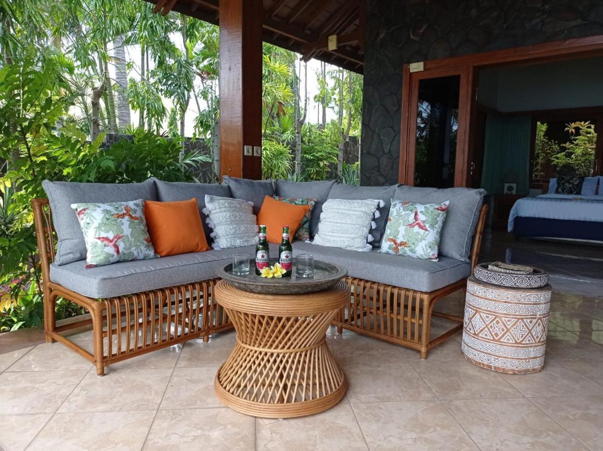 Absolute Beachfront, Paradise, 3br With Private Pool On 1200m2 Of Tropical Land Villa Tulamben (Bali)
