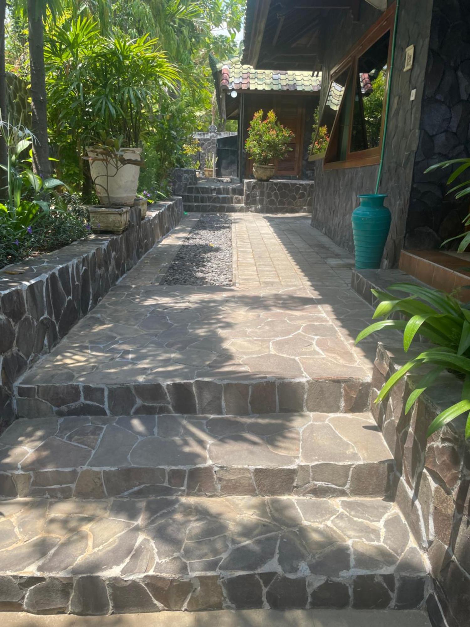 Absolute Beachfront, Paradise, 3br With Private Pool On 1200m2 Of Tropical Land Villa Tulamben (Bali)