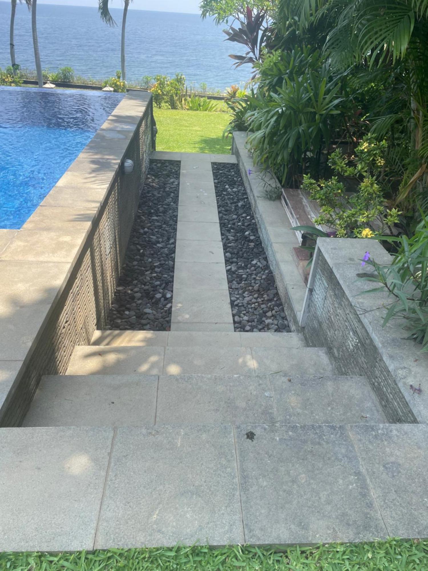 Absolute Beachfront, Paradise, 3br With Private Pool On 1200m2 Of Tropical Land * Tulamben (Bali)